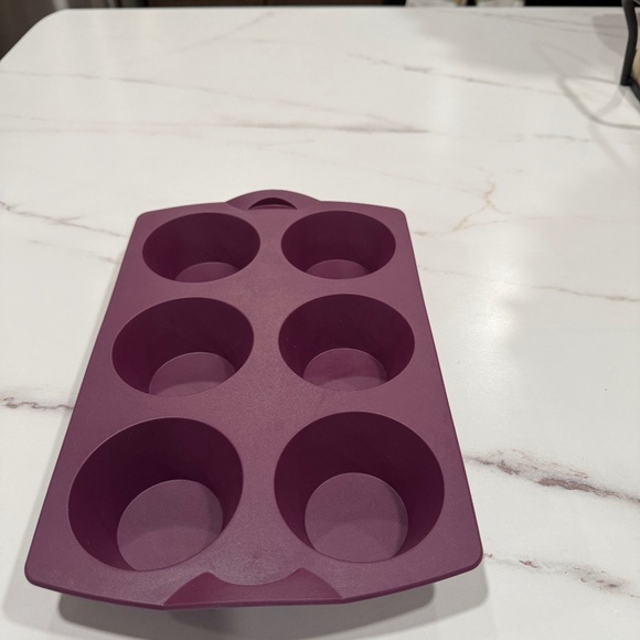 Tupperware Silicone 6 Muffin Cupcake, Biscuit Baking mold. Brand New - Picture 1 of 4